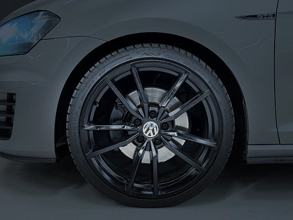 Volkswagen Golf VII 12 of 17