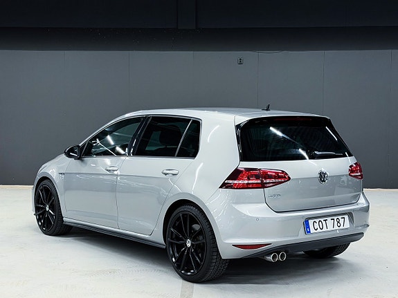 Volkswagen Golf VII 2 of 17
