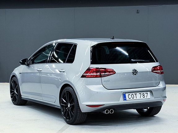 Volkswagen Golf VII 16 of 17