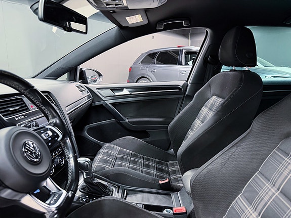 Volkswagen Golf VII 5 of 17