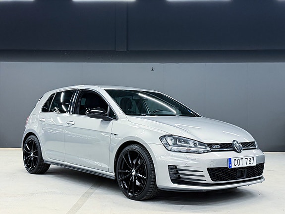 Volkswagen Golf VII 14 of 17