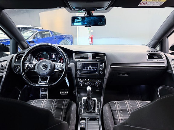 Volkswagen Golf VII 3 of 17