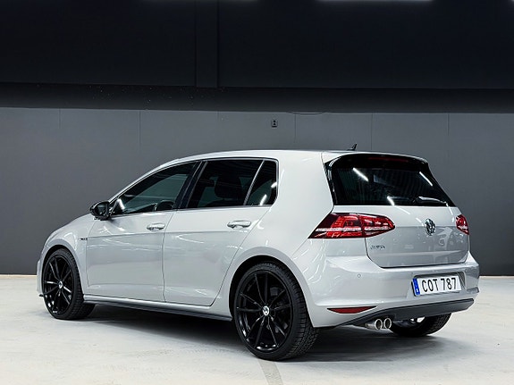 Volkswagen Golf VII 10 of 17