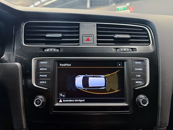 Volkswagen Golf VII 7 of 17