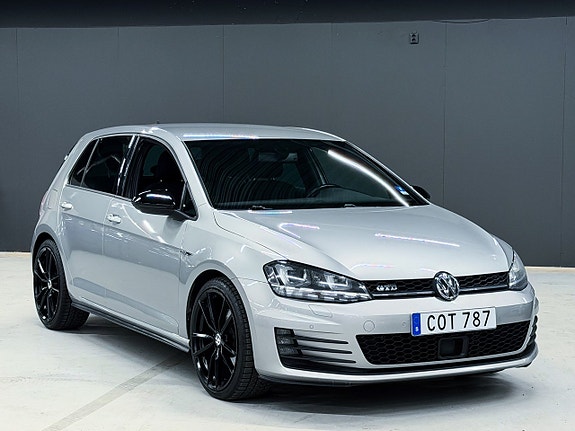 Volkswagen Golf VII 4 of 17