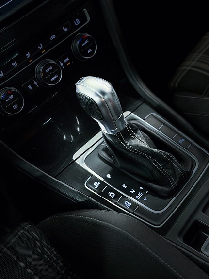 Volkswagen Golf VII 9 of 17