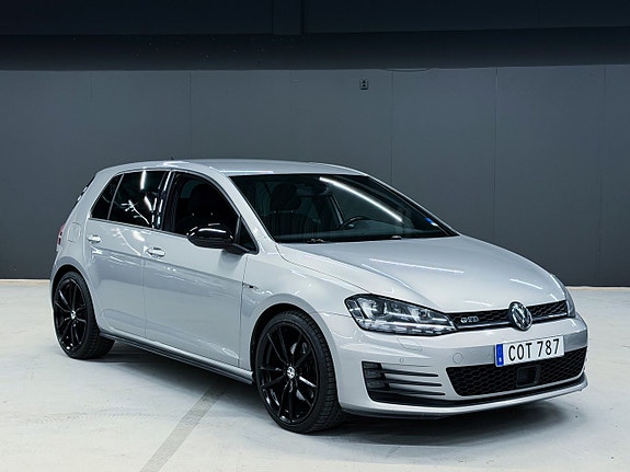 Volkswagen Golf VII 8 of 17