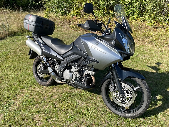Suzuki DL1000 V-Strom 2 of 4