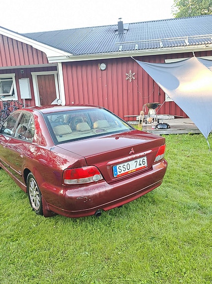 Mitsubishi Galant 4 of 5