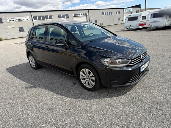 Volkswagen Golf Sportsvan 2 of 14