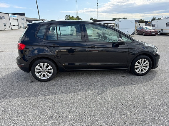 Volkswagen Golf Sportsvan 3 of 14