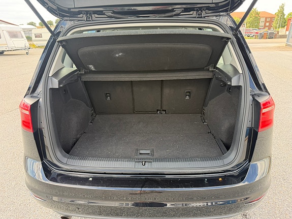 Volkswagen Golf Sportsvan 10 of 14