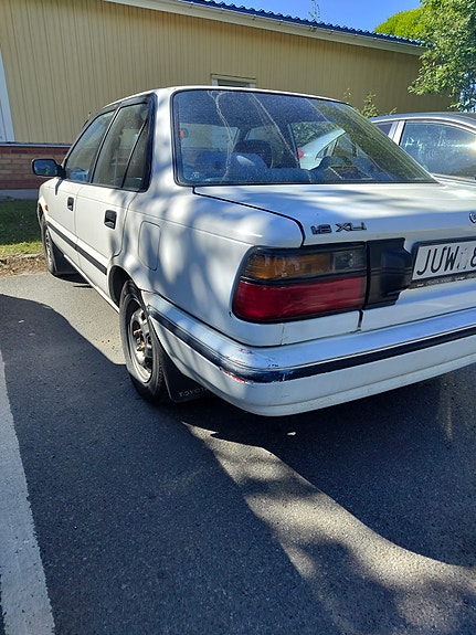 Toyota Corolla 4 of 5