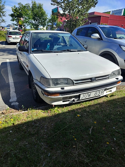 Toyota Corolla 2 of 5