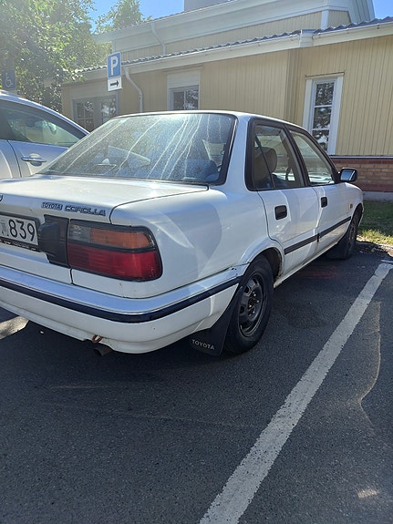 Toyota Corolla 3 of 5