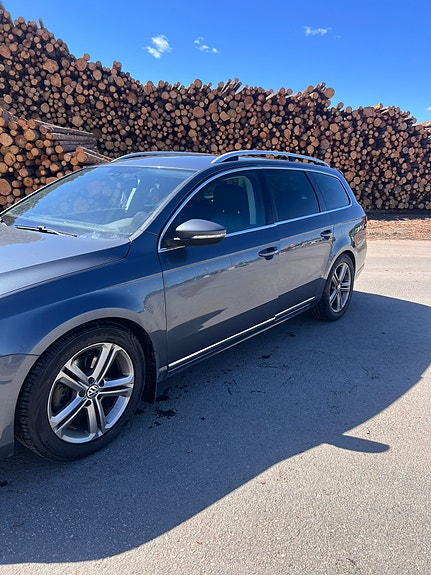 Volkswagen Passat 2 of 14