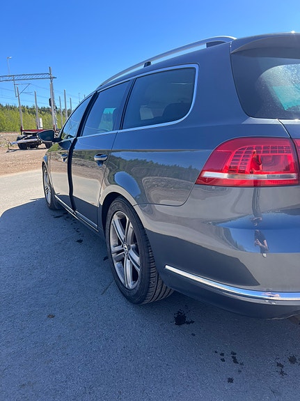 Volkswagen Passat 9 of 14