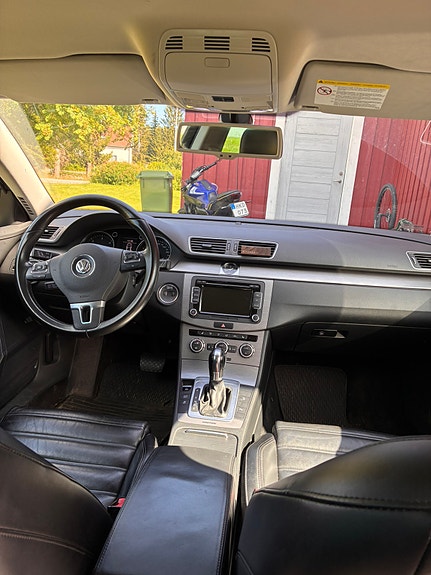 Volkswagen Passat 12 of 14