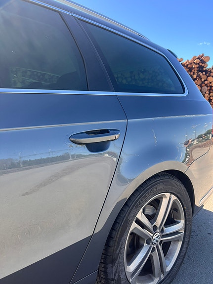 Volkswagen Passat 10 of 14