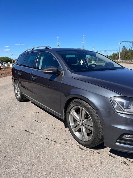 Volkswagen Passat 3 of 14