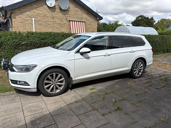 Volkswagen Passat 2 of 5