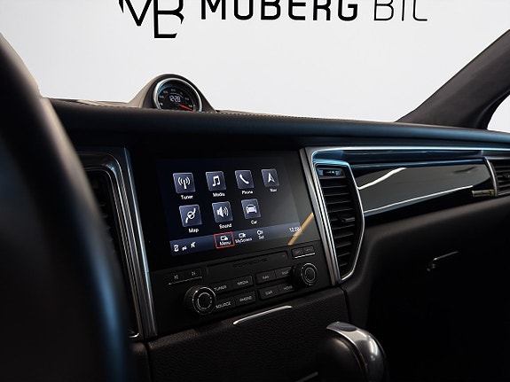 Porsche Macan Turbo 22 of 23