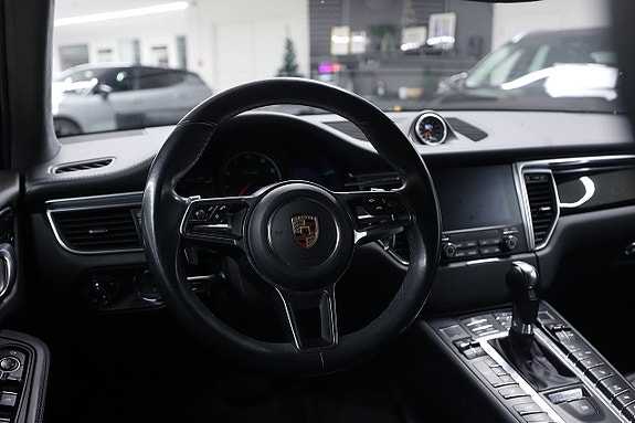 Porsche Macan Turbo 21 of 28