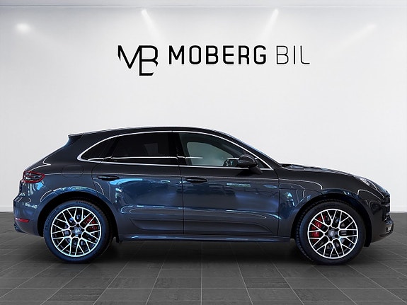 Porsche Macan Turbo 4 of 23