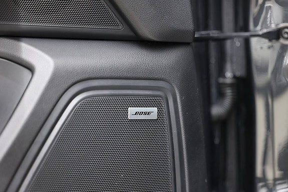 Porsche Macan Turbo 19 of 28
