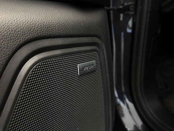 Porsche Macan Turbo 16 of 23