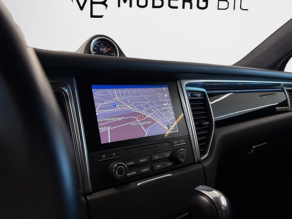Porsche Macan Turbo 21 of 23