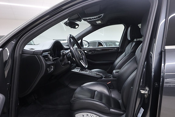 Porsche Macan Turbo 18 of 28