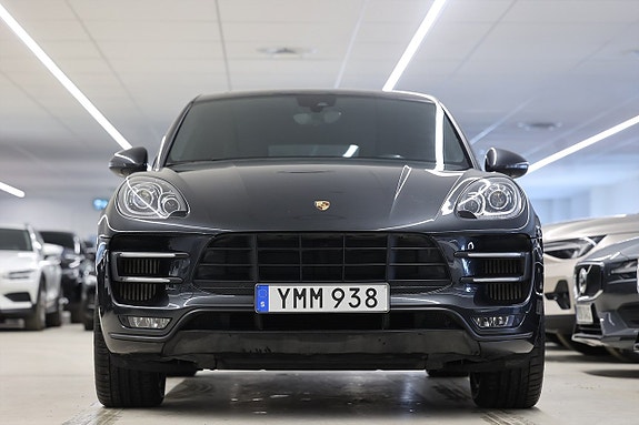 Porsche Macan Turbo 5 of 28