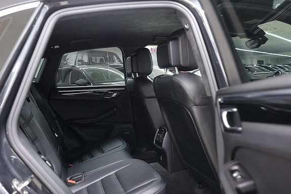 Porsche Macan Turbo 14 of 28