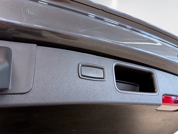 Porsche Macan Turbo 8 of 23