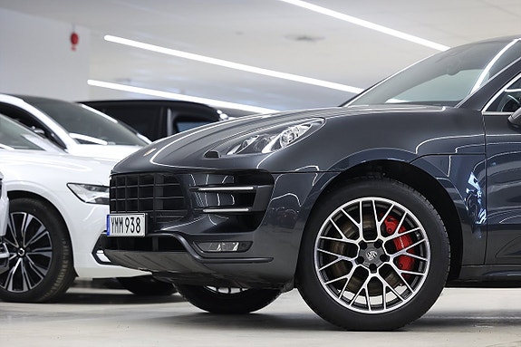 Porsche Macan Turbo 4 of 28