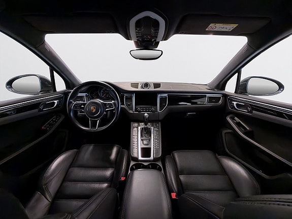 Porsche Macan Turbo 11 of 23