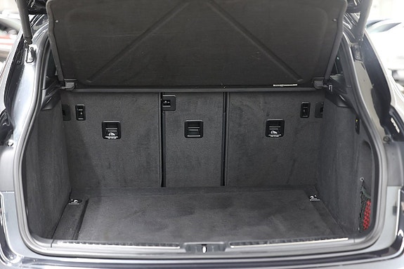 Porsche Macan Turbo 10 of 28