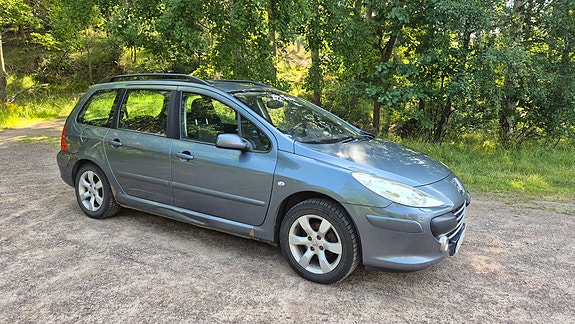 Peugeot 307 2 of 5