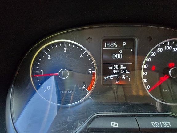 Volkswagen Amarok 2 of 5