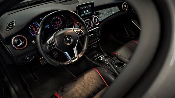 Mercedes-Benz GLA45 9 of 30