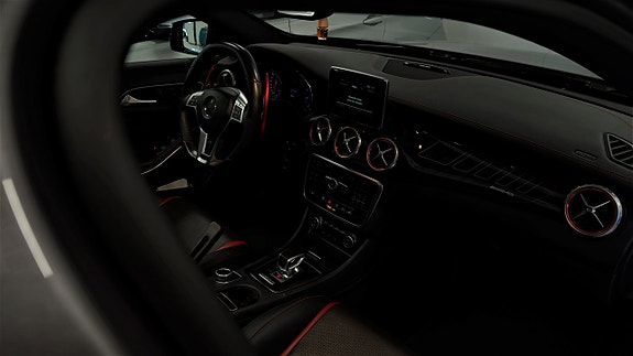 Mercedes-Benz GLA45 12 of 30
