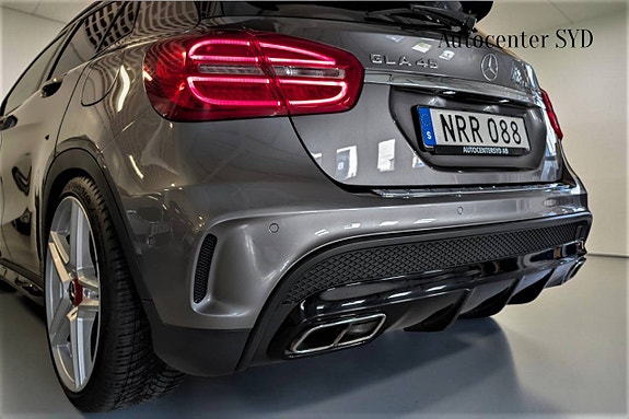 Mercedes-Benz GLA45 8 of 30