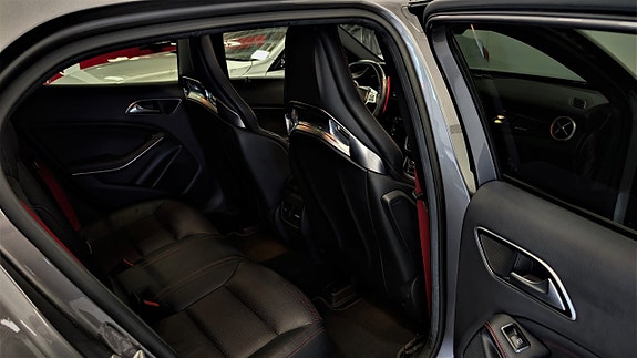 Mercedes-Benz GLA45 19 of 30