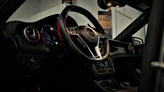 Mercedes-Benz GLA45 10 of 30