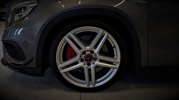 Mercedes-Benz GLA45 23 of 30