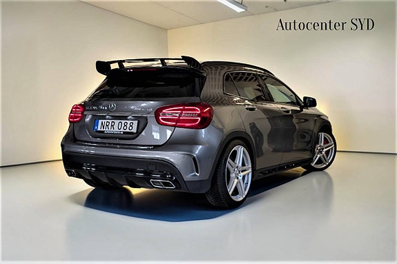 Mercedes-Benz GLA45 3 of 5