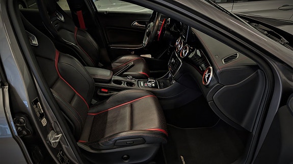 Mercedes-Benz GLA45 13 of 30
