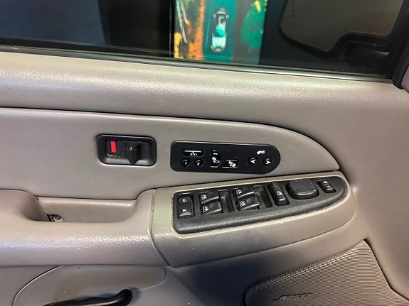 GMC Yukon 16 of 24