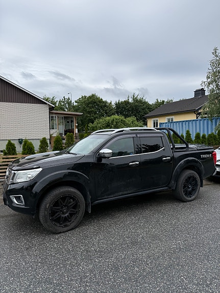Nissan Navara 2 of 10